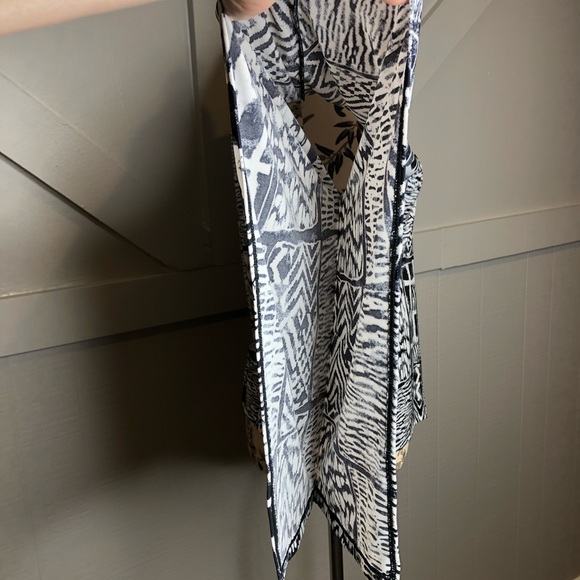 Chico’s Poncho Abstract Artsy Top - Picture 7 of 12